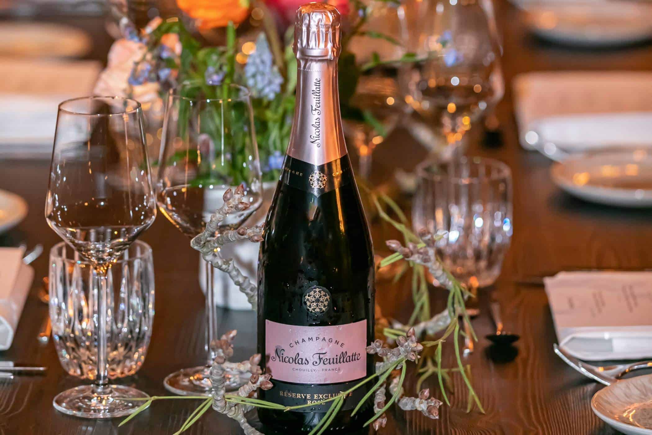 flasche auf der tafel - wein, getraenke, gastronomie Die Champagnermarke Nicolas Feuillatte pflegt Partnerschaftlichkeit mit der Gastronomie