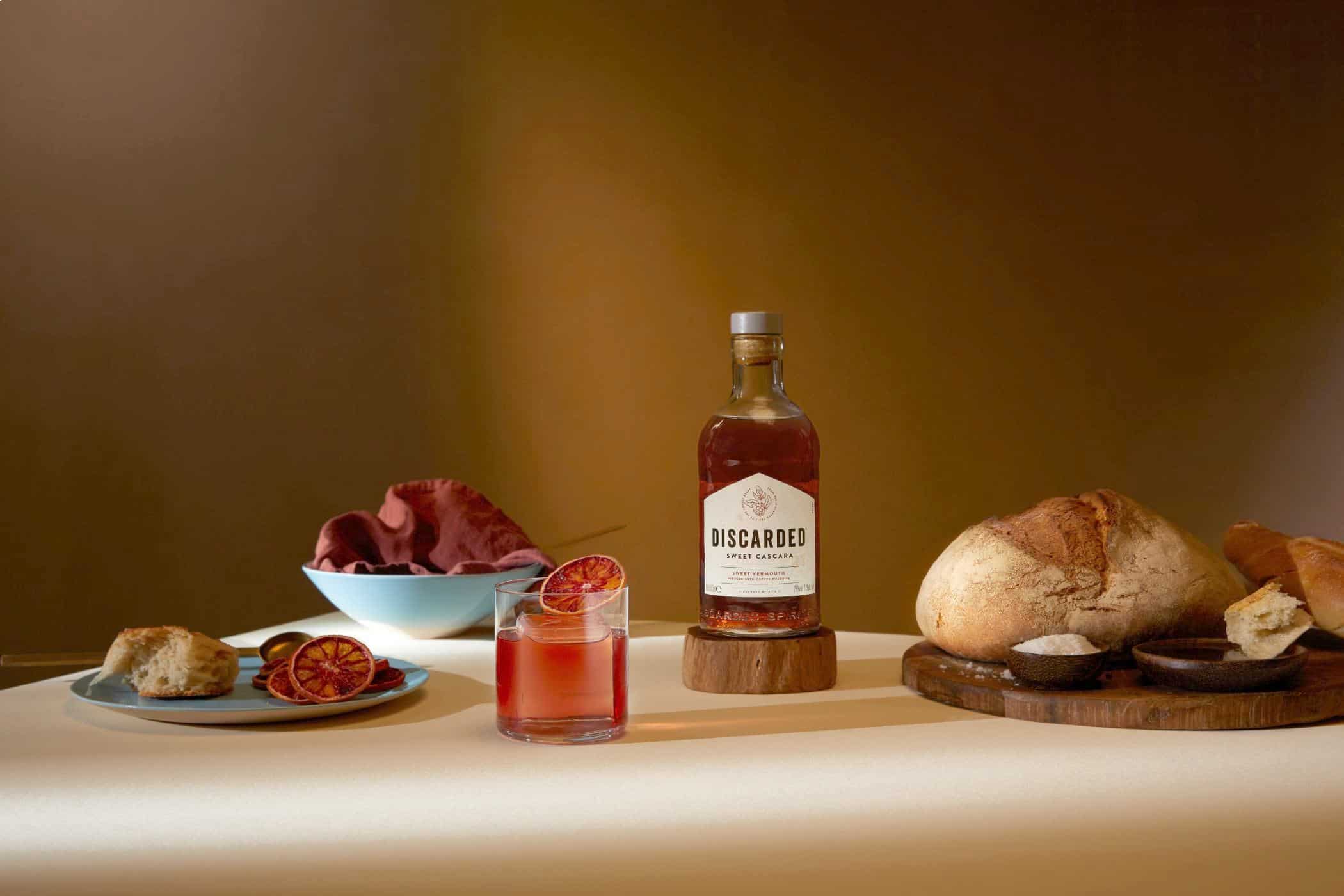 Vermouth Negroni Flasche 1 - spirituosen, getraenke, gastronomie Discarded Spirits: Die neue Spirituosenmarke mit Zero-Waste-Ansatz